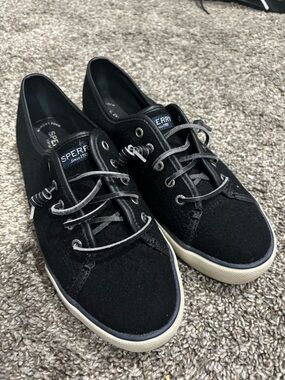 Sperry Men’s Black Canvas Low-Top Sneakers with Off-White Sole